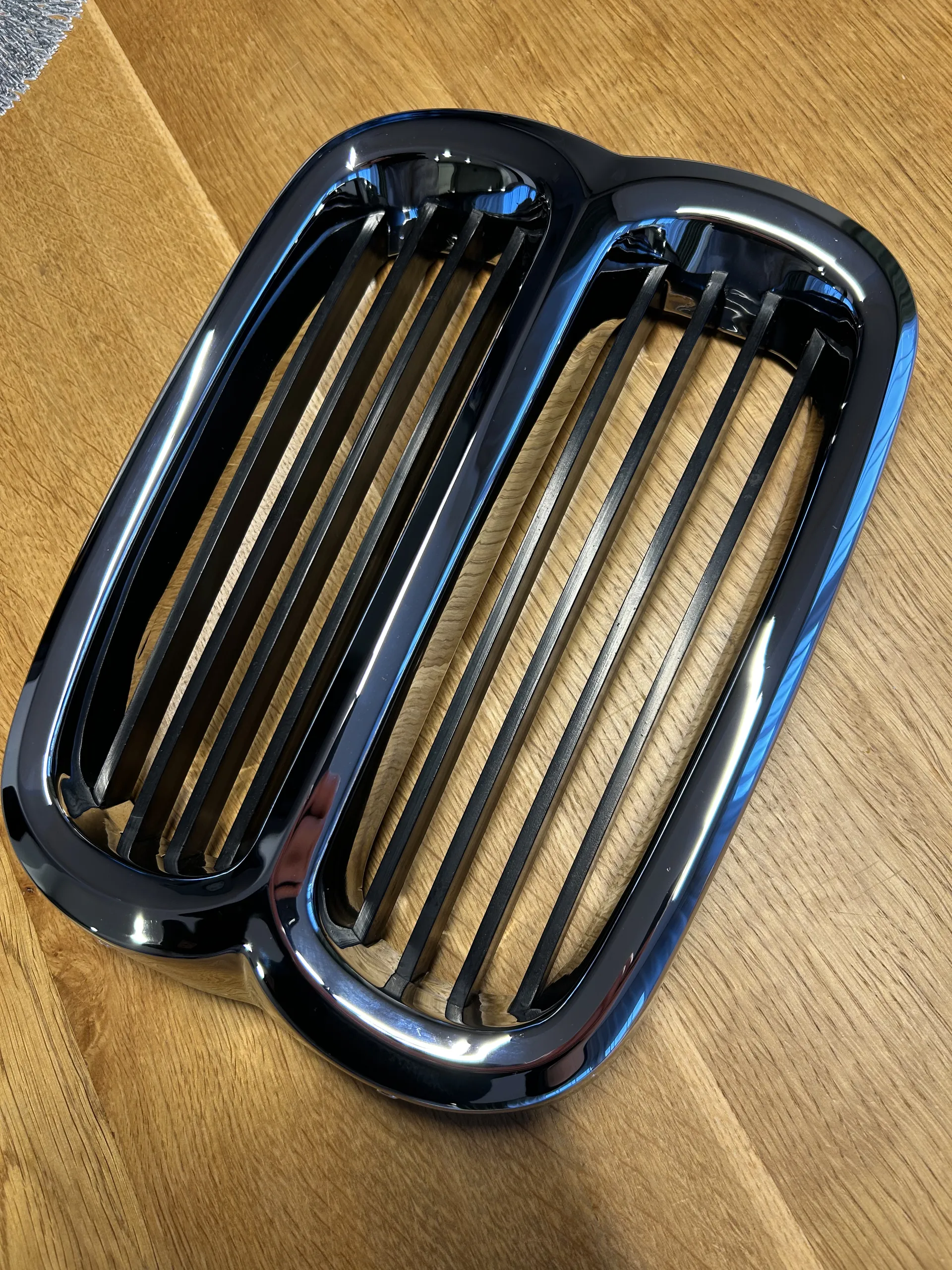 Restored BMW central kidney grille — view 6