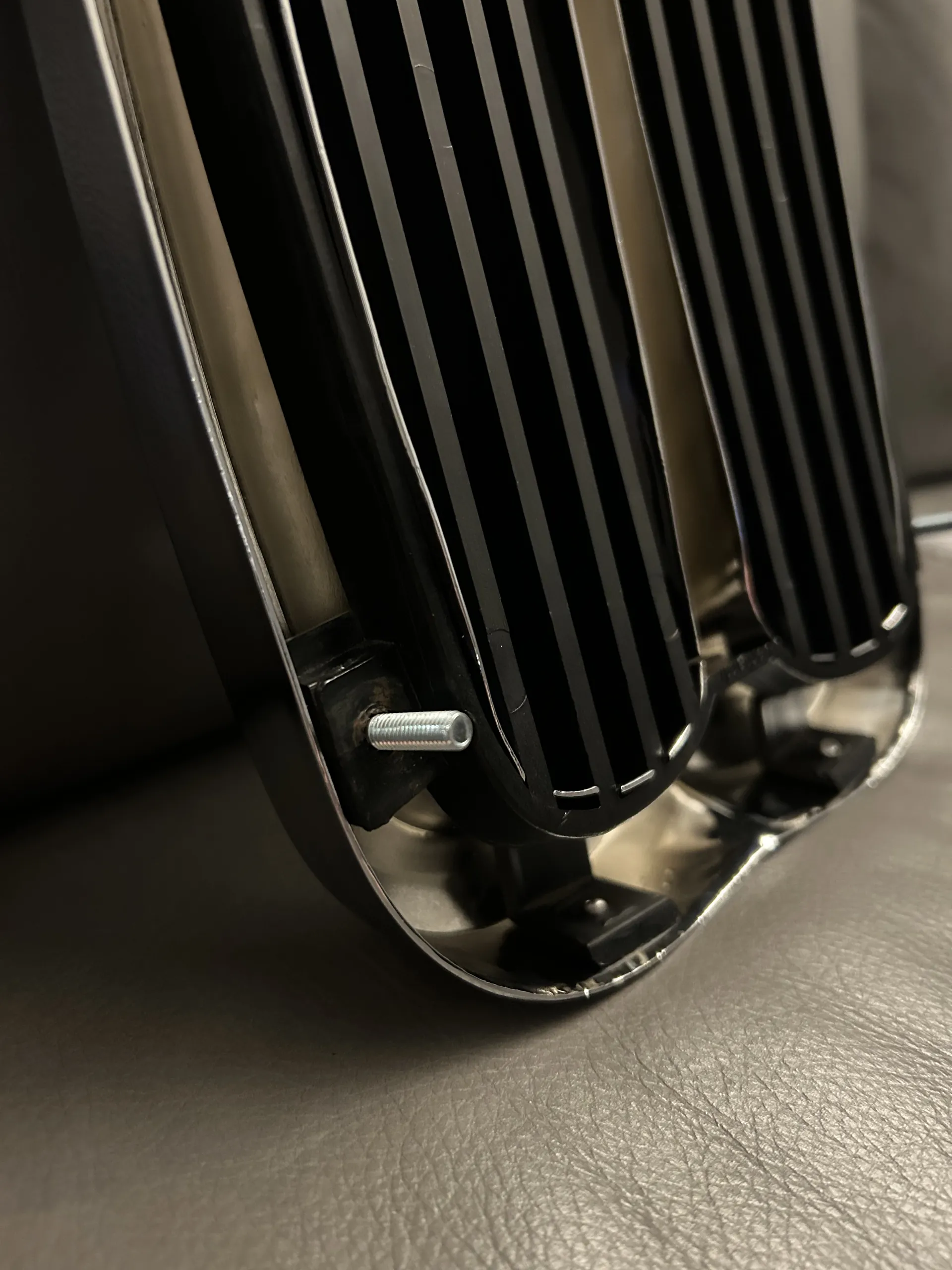 Restored BMW central kidney grille — view 9